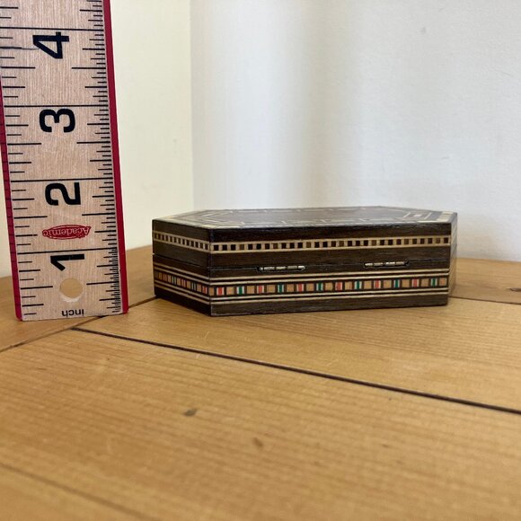 Small Wood Marquetry Jewelry Trinket Box w/ Shell Inlay Hand Made in Syria - Picture 4 of 8